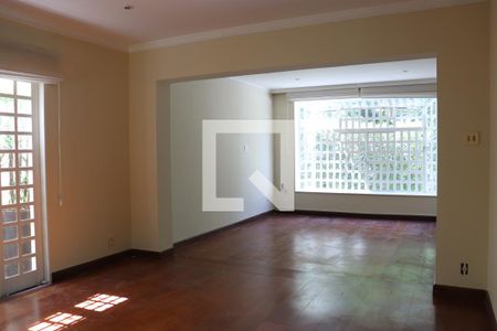 Sala de casa para alugar com 4 quartos, 250m² em  Sumaré, São Paulo