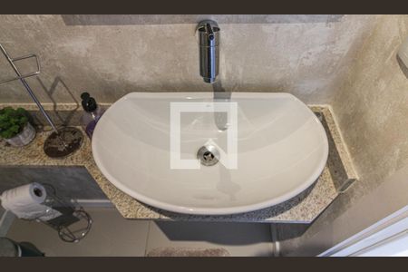 Casa de condomínio à venda com 150m², 3 quartos e 2 vagasLavabo