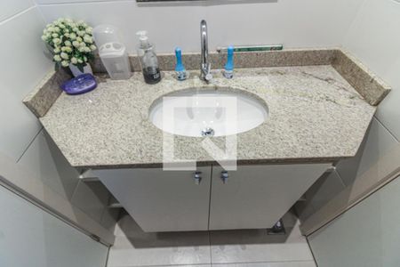 Casa de condomínio à venda com 150m², 3 quartos e 2 vagasBanheiro das suítes canadenses (1 e 2)