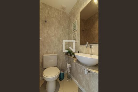 Casa de condomínio à venda com 150m², 3 quartos e 2 vagasLavabo