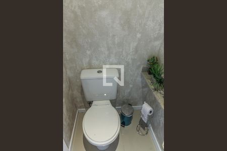 Casa de condomínio à venda com 150m², 3 quartos e 2 vagasLavabo