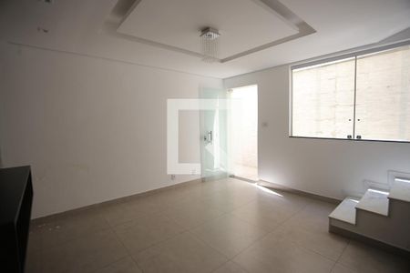 Sala de casa à venda com 2 quartos, 130m² em Caiçara-adelaide, Belo Horizonte