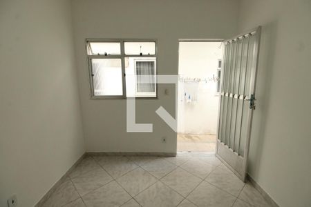 Sala de casa para alugar com 1 quarto, 23m² em Piedade, Rio de Janeiro