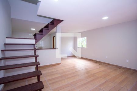 Sala de casa para alugar com 2 quartos, 105m² em Ze Garoto, São Gonçalo