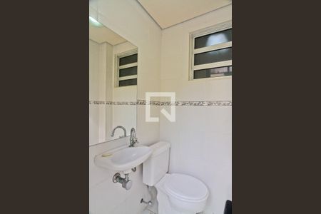 Casa de condomínio à venda com 234m², 3 quartos e 3 vagasÁrea externa - banheiro