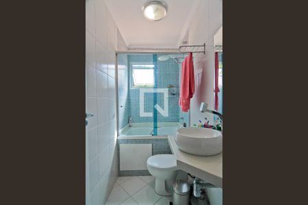 Casa de condomínio à venda com 234m², 3 quartos e 3 vagasBanheiro