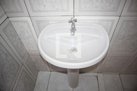 Banheiro do Quarto 1 de casa para alugar com 1 quarto, 80m² em Vila Nivi, São Paulo