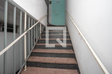 Apartamento à venda com 71m², 2 quartos e 1 vagaEscada