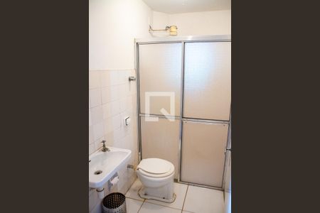 Casa à venda com 615m², 5 quartos e 4 vagas Casa à venda com 615m², 5 quartos e 4 vagasBanheiro de serviço