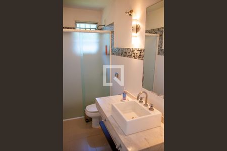 Casa à venda com 615m², 5 quartos e 4 vagas Casa à venda com 615m², 5 quartos e 4 vagasBanheiro