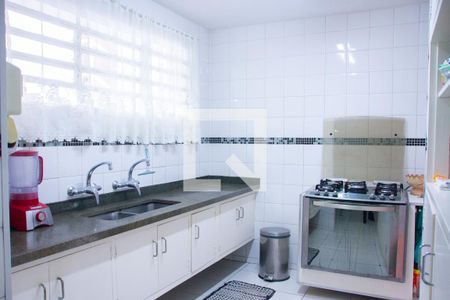 Casa à venda com 615m², 5 quartos e 4 vagas Casa à venda com 615m², 5 quartos e 4 vagasCozinha