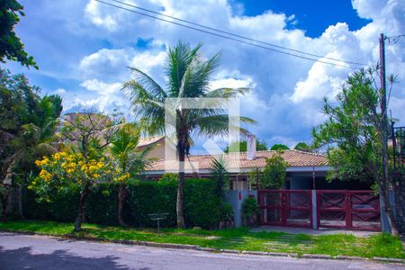 Casa à venda com 615m², 5 quartos e 4 vagas Casa à venda com 615m², 5 quartos e 4 vagasFachada