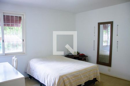 Casa à venda com 615m², 5 quartos e 4 vagas Casa à venda com 615m², 5 quartos e 4 vagasQuarto 2