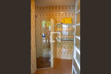 Casa à venda com 615m², 5 quartos e 4 vagas Casa à venda com 615m², 5 quartos e 4 vagasVestiário