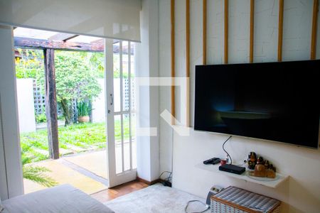 Sala de TV de casa à venda com 5 quartos, 615m² em Caxingui, São Paulo