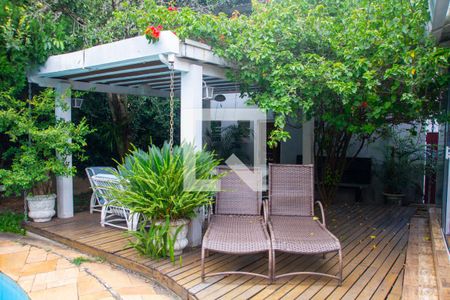 Casa à venda com 615m², 5 quartos e 4 vagas Casa à venda com 615m², 5 quartos e 4 vagasÁrea da Piscina