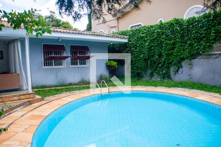 Casa à venda com 615m², 5 quartos e 4 vagas Casa à venda com 615m², 5 quartos e 4 vagasPiscina
