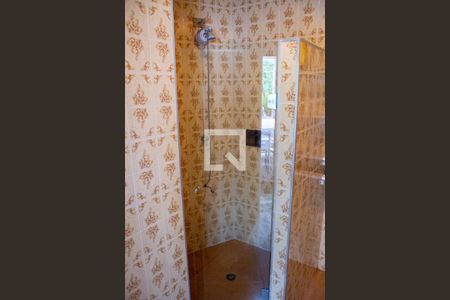 Casa à venda com 615m², 5 quartos e 4 vagas Casa à venda com 615m², 5 quartos e 4 vagasVestiário