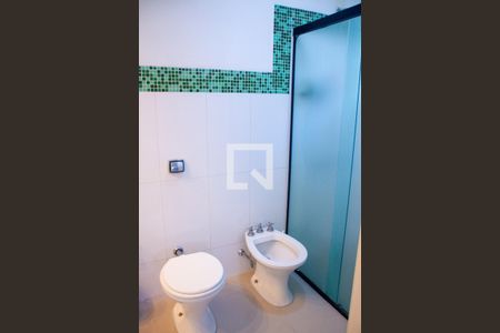 Casa à venda com 615m², 5 quartos e 4 vagas Casa à venda com 615m², 5 quartos e 4 vagasBanheiro da Suíte