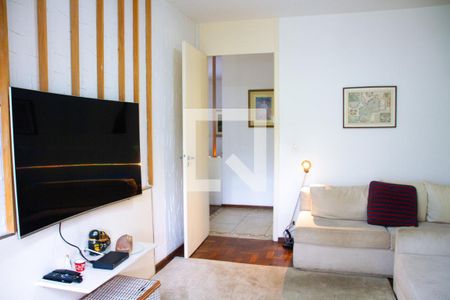 Sala de TV de casa à venda com 5 quartos, 615m² em Caxingui, São Paulo