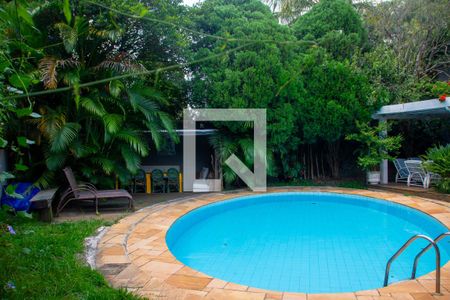 Casa à venda com 615m², 5 quartos e 4 vagas Casa à venda com 615m², 5 quartos e 4 vagasPiscina