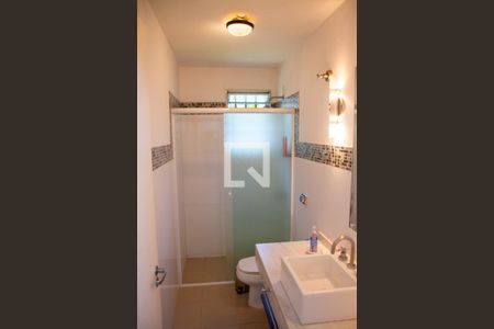 Casa à venda com 615m², 5 quartos e 4 vagas Casa à venda com 615m², 5 quartos e 4 vagasBanheiro