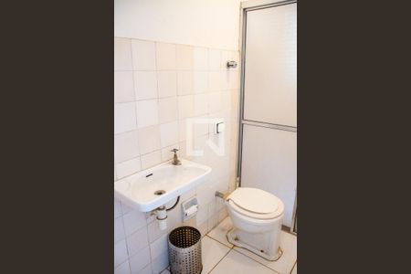 Casa à venda com 615m², 5 quartos e 4 vagas Casa à venda com 615m², 5 quartos e 4 vagasBanheiro de serviço