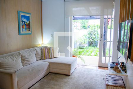 Sala de TV de casa à venda com 5 quartos, 615m² em Caxingui, São Paulo