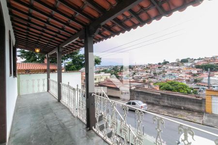 Varanda de casa à venda com 3 quartos, 168m² em Dom Bosco, Belo Horizonte