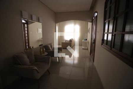 Sala de casa à venda com 4 quartos, 225m² em Salgado Filho, Belo Horizonte