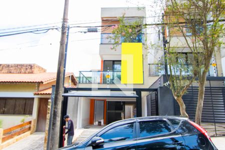 Casa à venda com 197m², 3 quartos e 3 vagas Casa à venda com 197m², 3 quartos e 3 vagasFachada