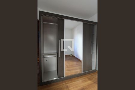 Casa de condomínio à venda com 300m², 4 quartos e 4 vagasQuarto 2