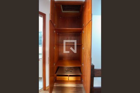 Casa de condomínio à venda com 300m², 4 quartos e 4 vagasQuarto 2