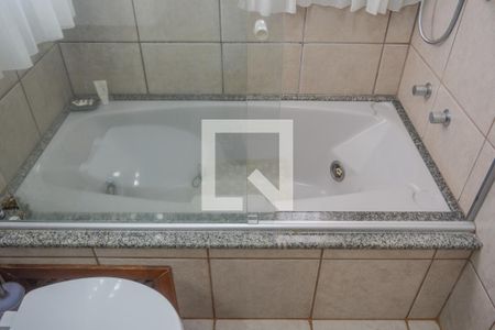 Casa de condomínio à venda com 230m², 3 quartos e 2 vagasBanheiro suite