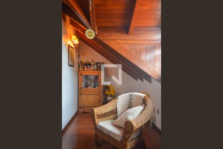 Casa de condomínio à venda com 230m², 3 quartos e 2 vagasSótão