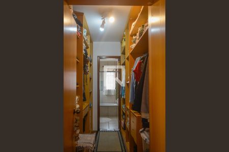 Casa de condomínio à venda com 230m², 3 quartos e 2 vagasCloset suite