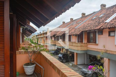 Casa de condomínio à venda com 230m², 3 quartos e 2 vagasVaranda suite