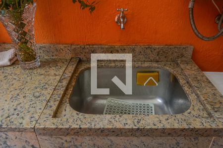 Casa de condomínio à venda com 230m², 3 quartos e 2 vagasÁrea de serviço