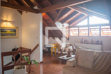 Casa de condomínio à venda com 230m², 3 quartos e 2 vagasSótão