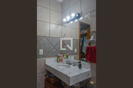 Casa de condomínio à venda com 230m², 3 quartos e 2 vagasBanheiro suite