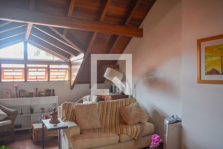 Casa de condomínio à venda com 230m², 3 quartos e 2 vagasSótão