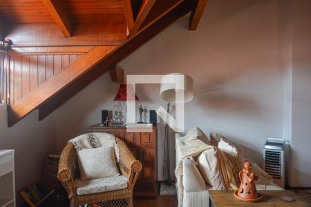 Casa de condomínio à venda com 230m², 3 quartos e 2 vagasSótão