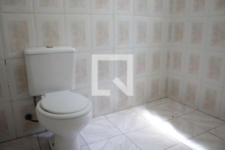 Banheiro de casa para alugar com 1 quarto, 40m² em Vila Invernada, São Paulo