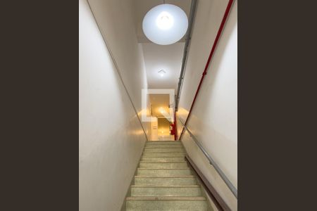 Área comum - escadaria  de kitnet/studio para alugar com 1 quarto, 64m² em Vila Nova Conceição, São Paulo