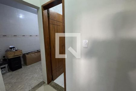 Corredor de casa para alugar com 2 quartos, 65m² em Vila São Luis, Duque de Caxias