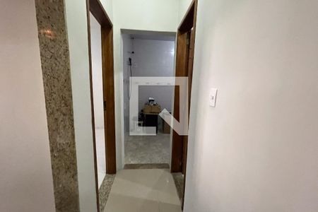 Corredor de casa para alugar com 2 quartos, 65m² em Vila São Luis, Duque de Caxias