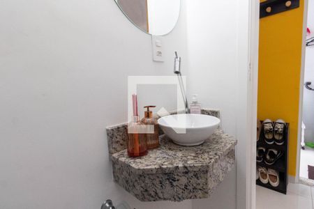 Casa de condomínio à venda com 150m², 3 quartos e 3 vagasLavabo