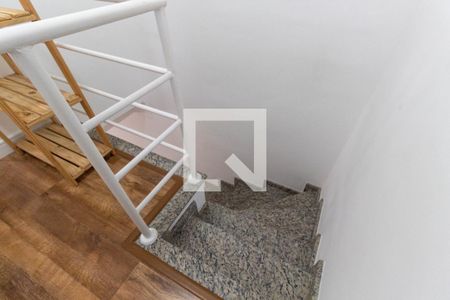 Casa de condomínio à venda com 150m², 3 quartos e 3 vagasEscada