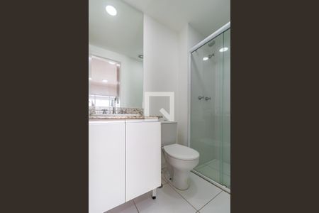 Banheiro de apartamento para alugar com 1 quarto, 51m² em Empresarial 18 do Forte, Barueri