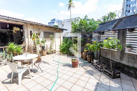 Casa à venda com 330m², 3 quartos e 2 vagas Casa à venda com 330m², 3 quartos e 2 vagasQuintal